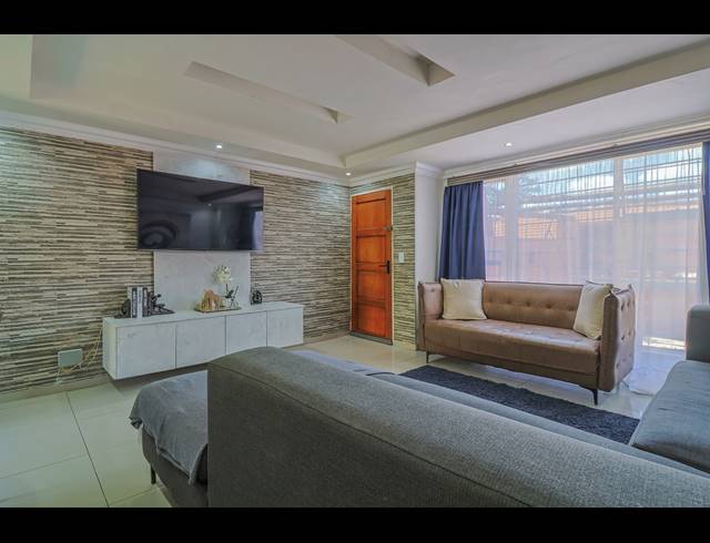 2 BEDROOM TOWNHOUSE FOR SALE IN ALAN MANOR